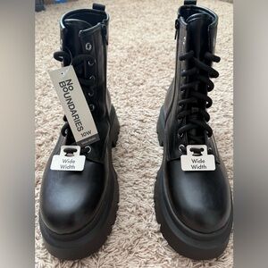 No Boundaries Women's Lug Sole Zip And Lace Combat Boots Size: 11 Wide